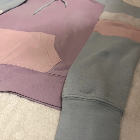 Colorblock Hoodie - Picture 4 of 4